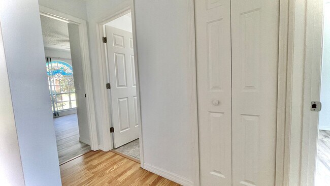 Building Photo - 3 BR , 2 Bath Annual Screened Pool Home Available