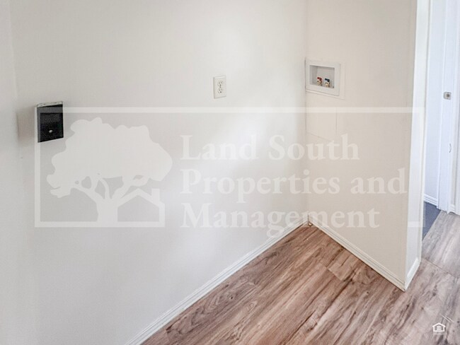 Building Photo - 1611 Slash Pine Rd