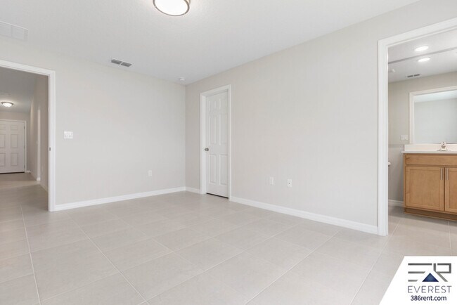 Building Photo - 34 Rosepetal Ln