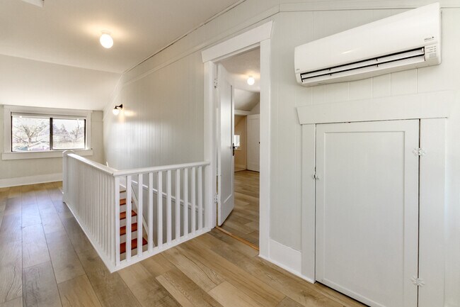 Building Photo - 714 S 51st St