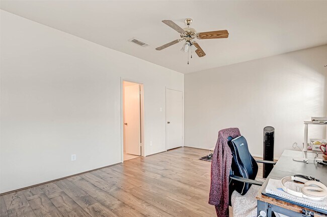 Building Photo - 3780 Tanglewilde St