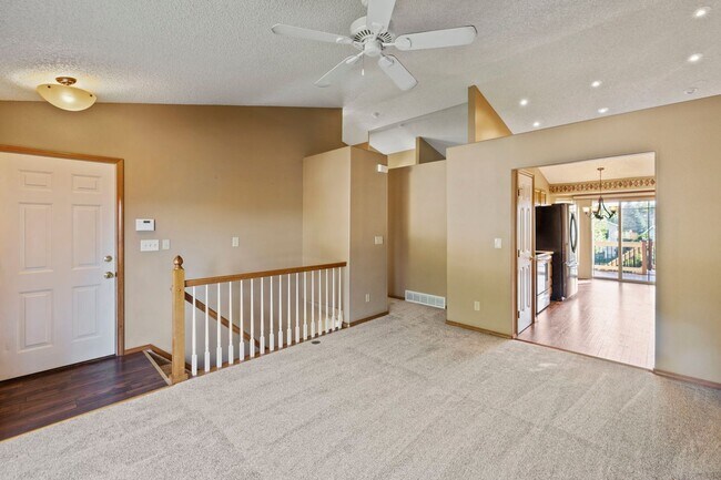Building Photo - Sundown Rancher with Mountain Views, Walk-...