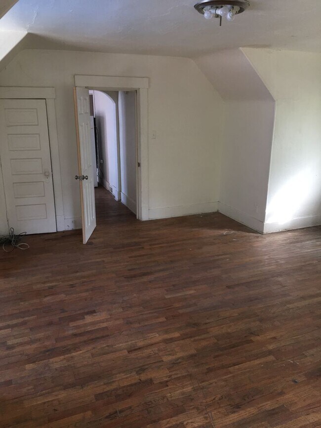 Building Photo - 1430 SW Polk St