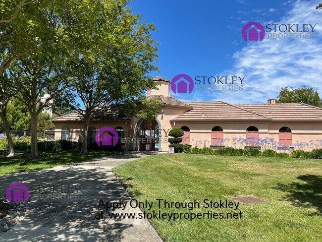 Building Photo - 208 Stetson Dr