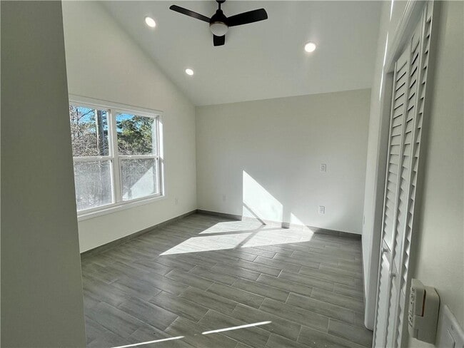 Building Photo - 4500 Kings Lake Dr