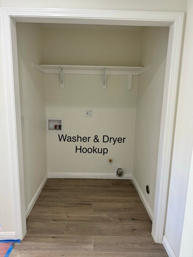 Building Photo - 7950 4th St