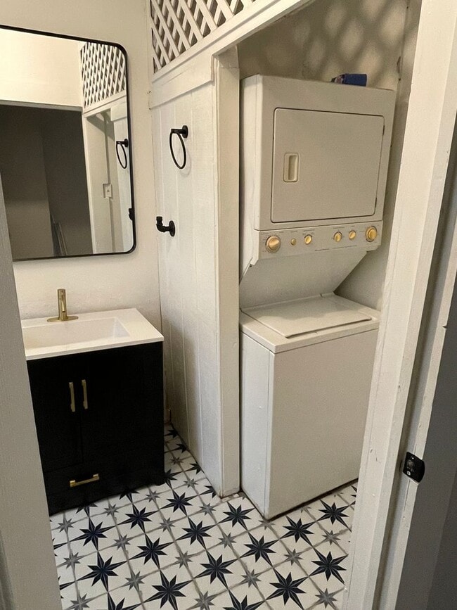 Building Photo - Newly Renovated 2BD/1BA in Bayou St John