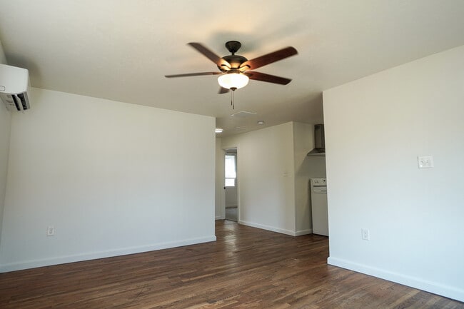 Building Photo - 4213 W Clark St