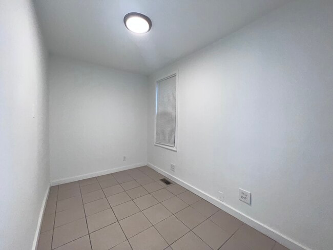 Building Photo - 8919 S Muskegon Ave