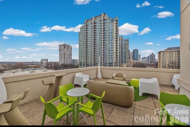 Building Photo - 715 N Church St