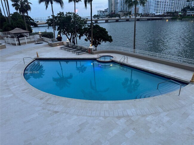 Building Photo - 701 Brickell Key Blvd