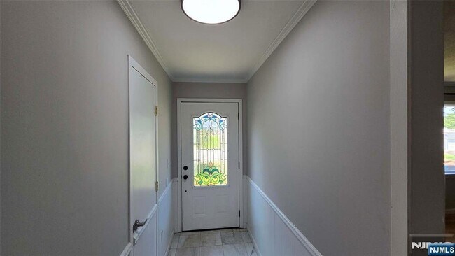 Building Photo - 40 Beechwood Rd