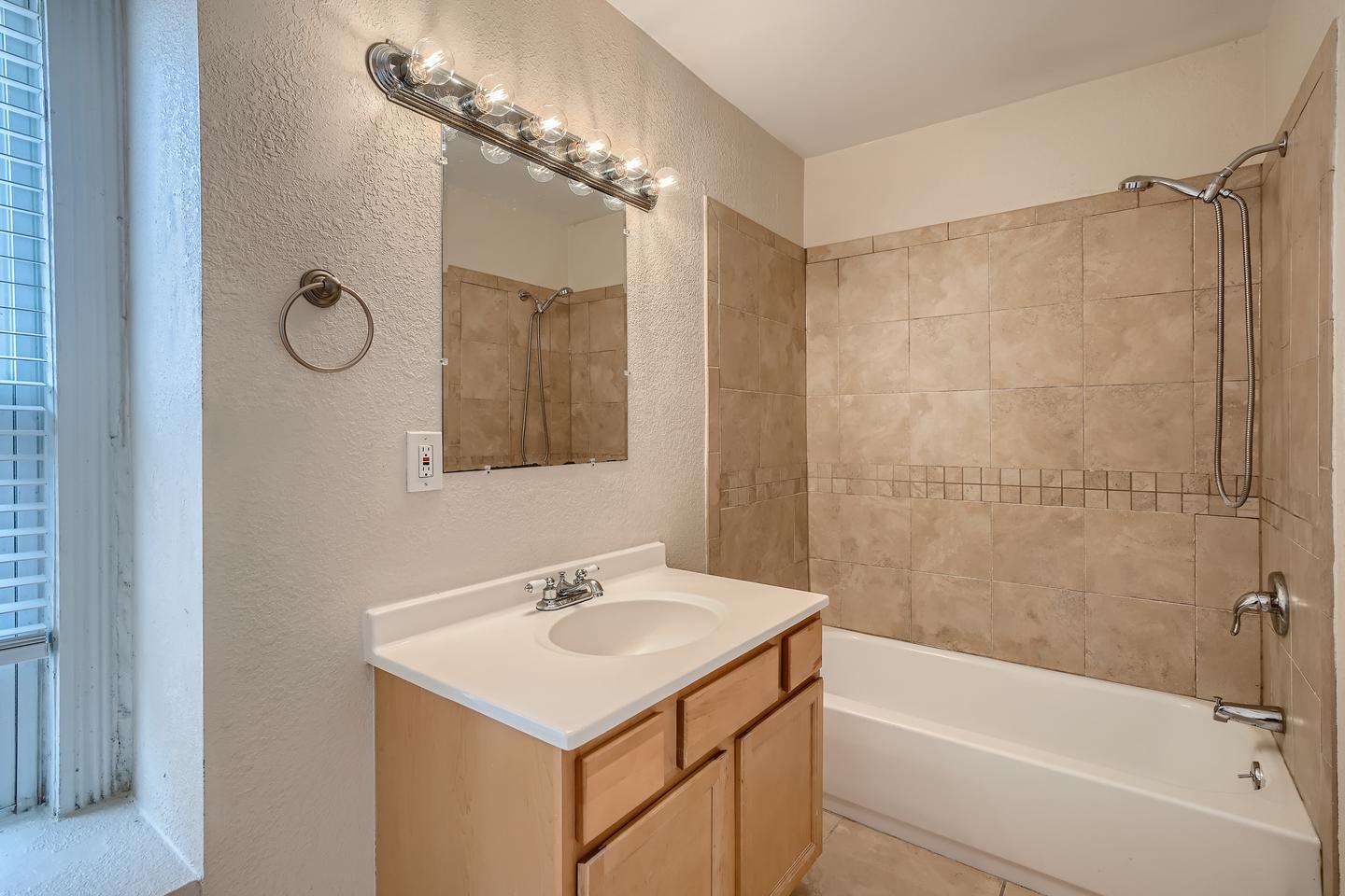 Building Photo - Beautiful Lincoln Park home by Art District on Santa Fe