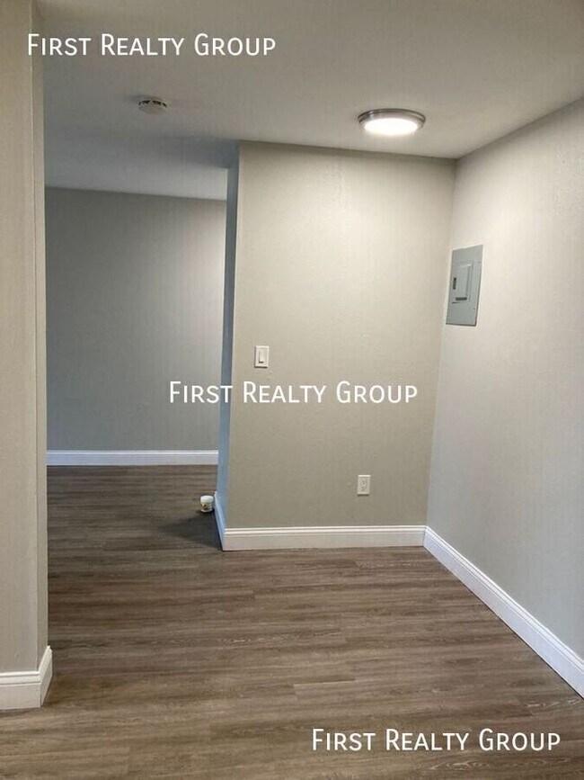 Building Photo - 5600 N Main St