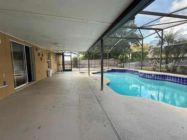 Building Photo - 8143 Chelsworth Dr