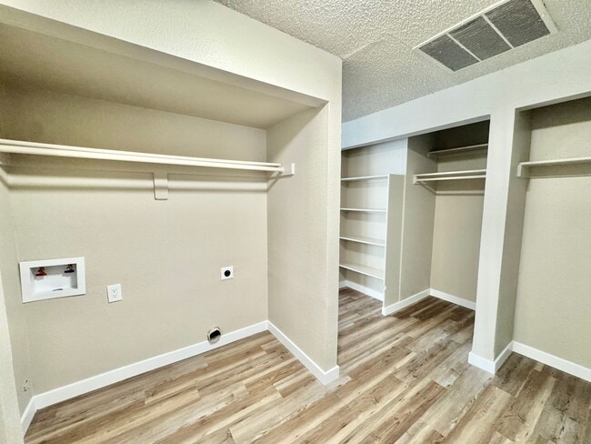 Building Photo - 351 Gahart Dr