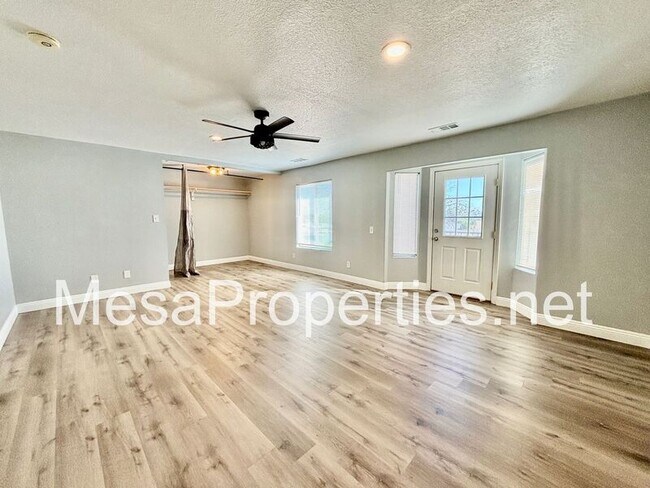Building Photo - 13871 Oakmont Dr