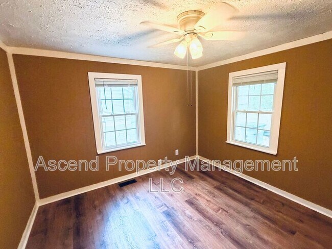 Building Photo - 1134 McDonald Dr
