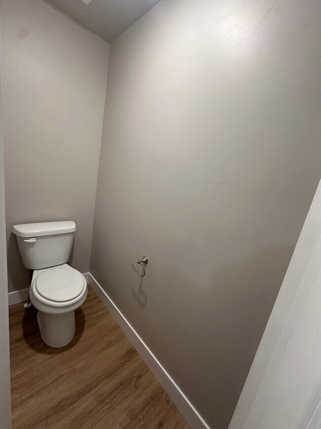 Building Photo - 1607 Stark Dr