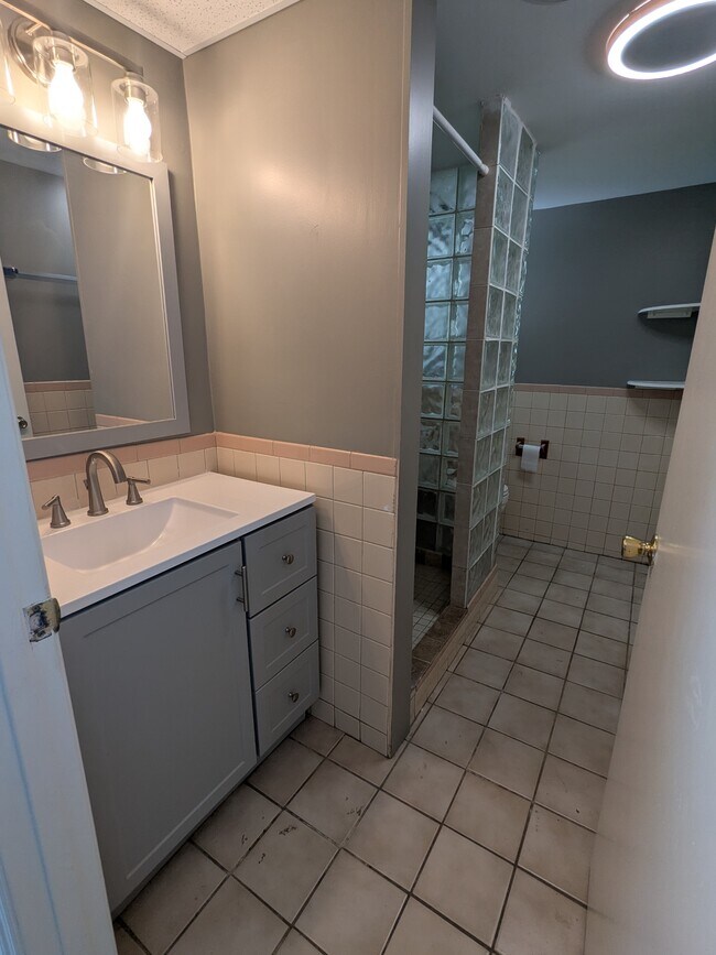 Building Photo - 3321 Mimosa Dr