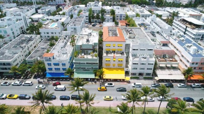 Building Photo - 825 Jimmy Buffett Mem Hwy