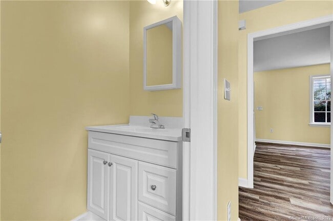 Building Photo - 220 Alder St