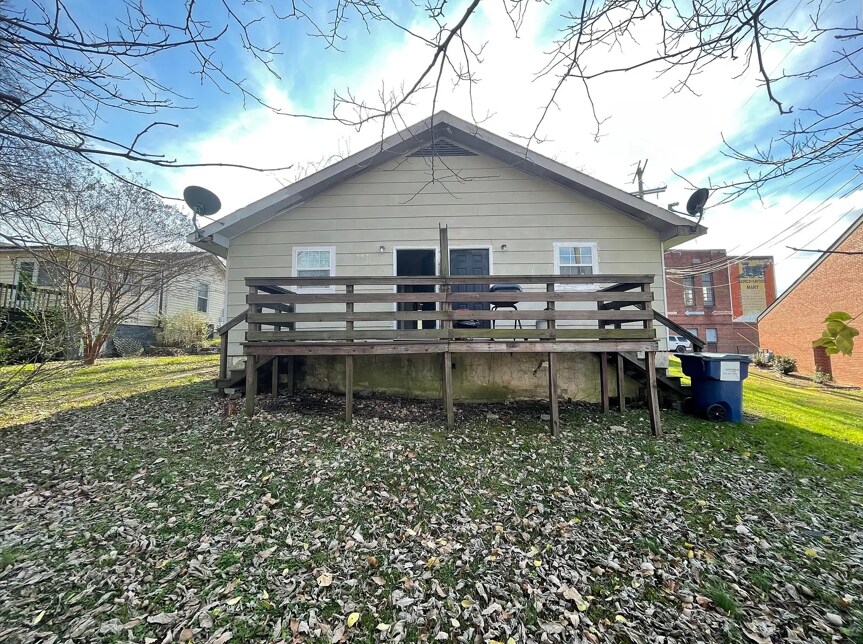 Building Photo - 104 Beech St