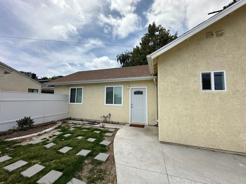 Building Photo - 7445 Rhea Ave