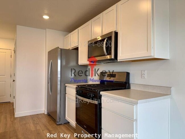 Building Photo - Wayne Way Townhouse