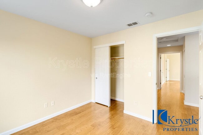 Building Photo - 664 Julmar Cir