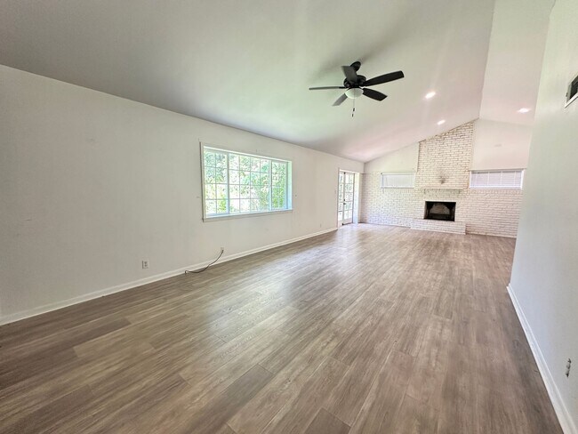 Building Photo - CHARMING REMODELED HOME IN SOUTHERN HILLS