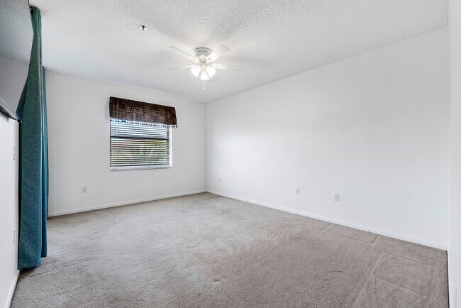 Building Photo - 5153 Floria Dr