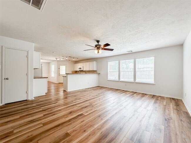 Building Photo - 11 Orion Star Ct