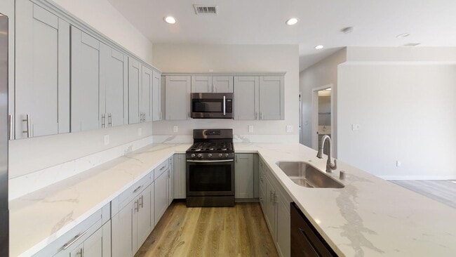 Building Photo - 5327 E Falls View Dr
