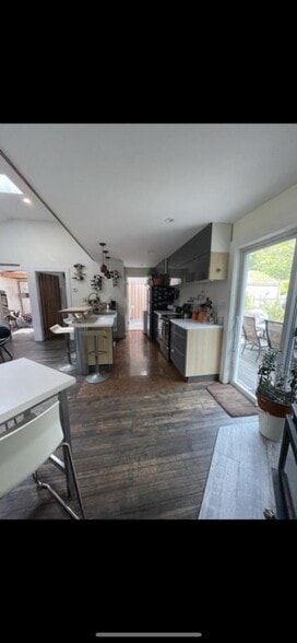 Building Photo - 128 N Putt Corners Rd