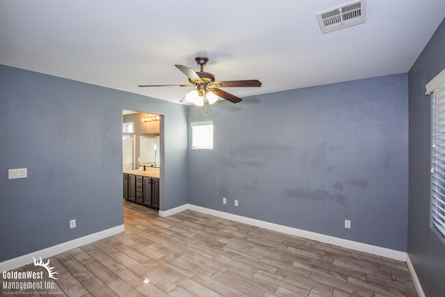 Building Photo - Modern 3Bdm 3Ba Home in a gated community!