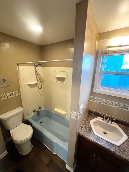 Building Photo - 1162 Edgerton St