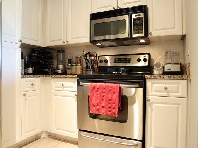 Kitchen - 10 Perimeter Summit Blvd NE