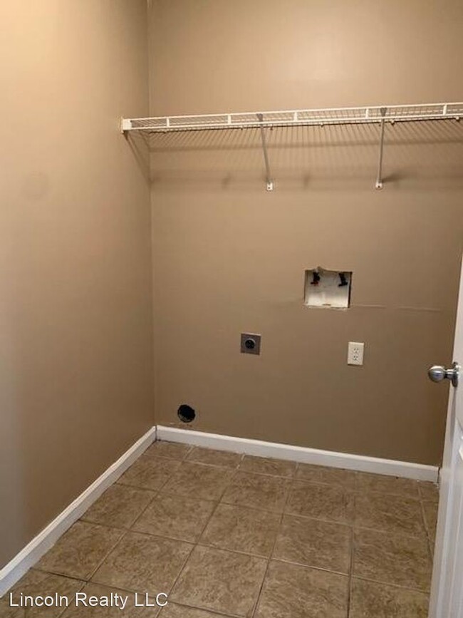 Building Photo - 3 br, 2 bath House - 1812 Chestnut Dr