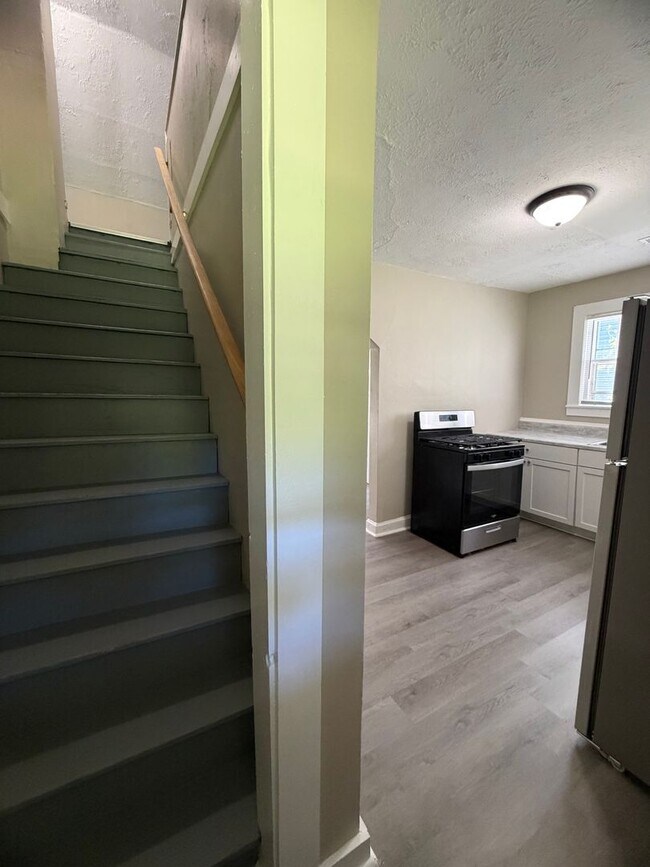 Building Photo - Open The Door To Your New Home! FIRST MONTH'S RENT FREE!!!!