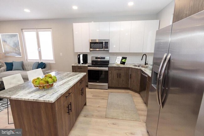 Building Photo - 2417 N Hancock St