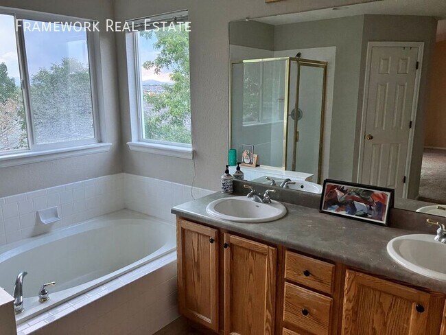 Building Photo - 13371 Pearl Cir