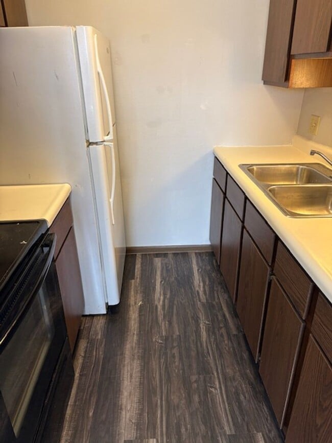 Building Photo - 209 Estelle St