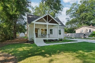 Building Photo - 1036 Dell Ave SE