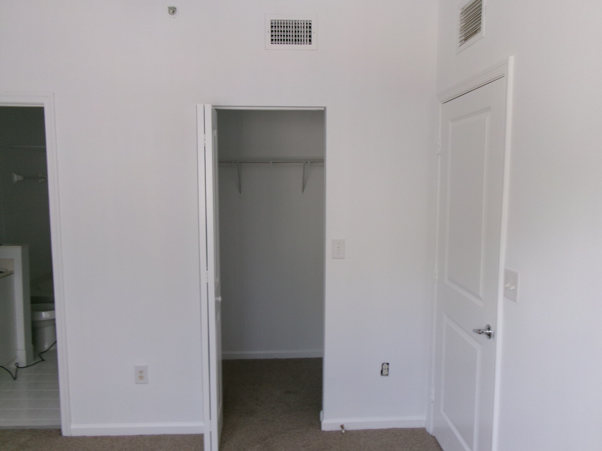 Building Photo - 5980 W Sample Rd