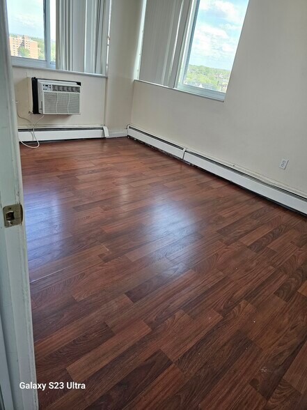 Building Photo - 11811 Lake Ave