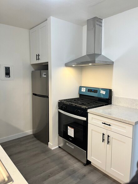 Building Photo - 385 Vernon Dr