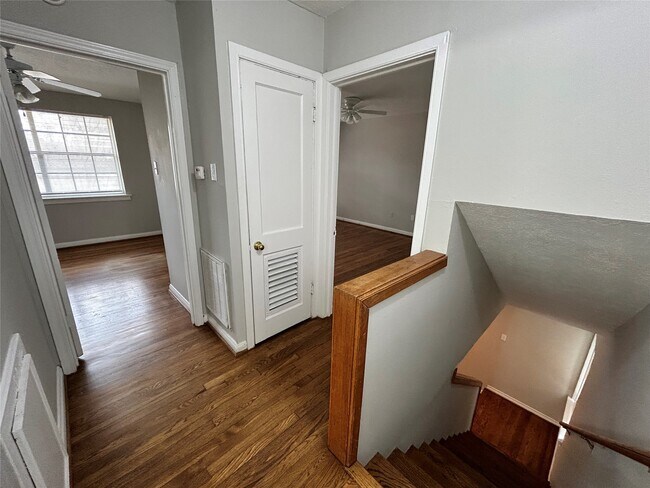 Building Photo - 1820 Binz St