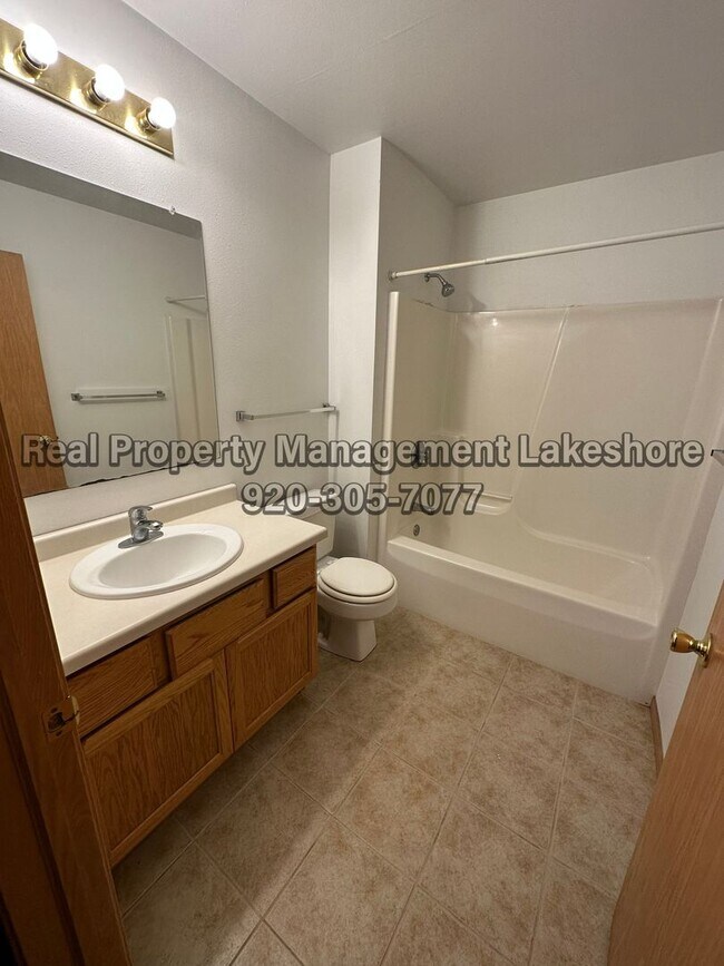 Building Photo - Spacious 5-Bedroom, 2-Bathroom House for Rent