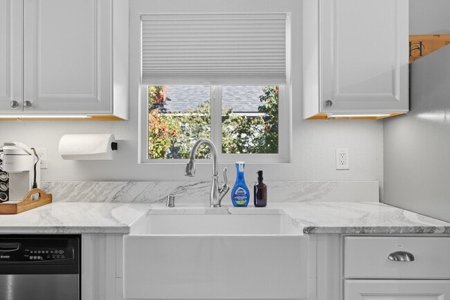 Building Photo - 1119 Prosser Ave